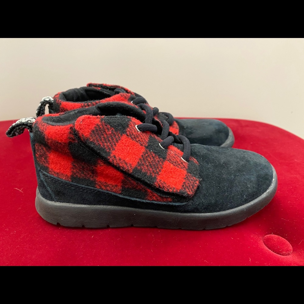 UGG Suede red/black Shoes